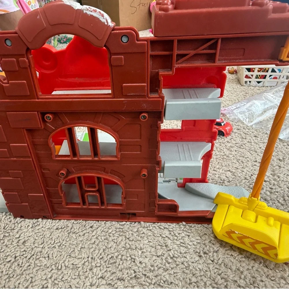 Tonka Chuck & Friends Fold ’N Go Garage Playset with Car
